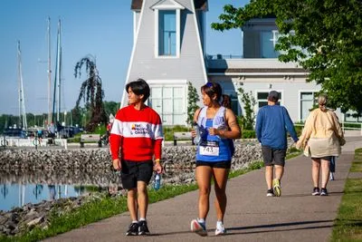 Bronte Harbour Classic 5K 2026 official race photo: Course, Alexis Q., Mercedes-Benz Oakville.