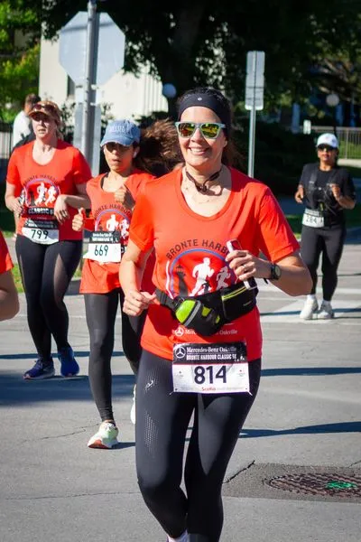 Bronte Harbour Classic 5K 2026 official race photo: Course, Nevine S., Mercedes-Benz Oakville, Oakvest Group.