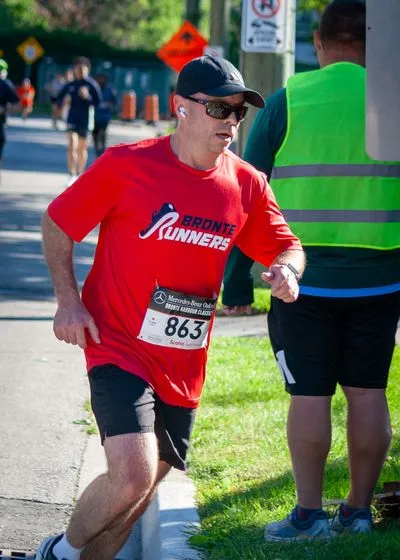 Bronte Harbour Classic 5K 2026 official race photo: Course, Jacques V., Mercedes-Benz Oakville, Oakvest Group.