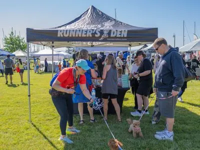 Bronte Harbour Classic 5K 2026 official race photo: Festival, Hopiny P., Runner's Den Burlington.
