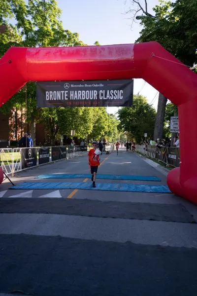 Bronte Harbour Classic 5K 2026 official race photo: Kids 1K, Bib 1, Mercedes-Benz Oakville, CIBC.