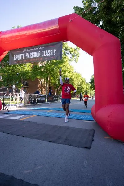 Bronte Harbour Classic 5K 2026 official race photo: Kids 1K, Bib 1, Mercedes-Benz Oakville, CIBC, Be Active Physio, Kids Area.