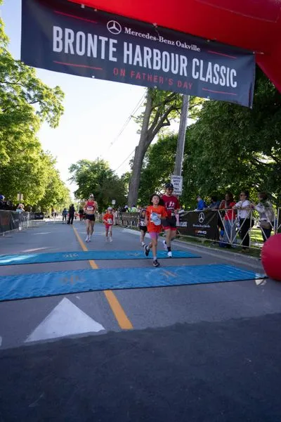 Bronte Harbour Classic 5K 2026 official race photo: Kids 1K, Bib 1, Mercedes-Benz Oakville, CIBC.